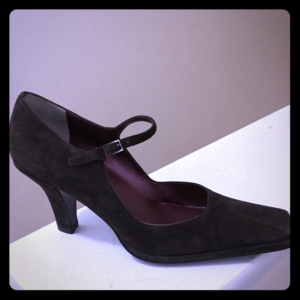 Bisou Bisou Suede pumps final price